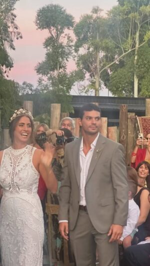 Mariana Arias Instagram - Mateo @mventur8 y @victoriasolanetn que felicidad verlos concretar esta unión!! 
Gracias @tgarbesi por compartir esta noche inolvidable! La amistad verdadera es para siempre. Los adoro!! ♥️♥️
@martuuv