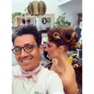Mariana Loyola Instagram - Aprovecho estas fotos y este look increíble, para celebrar el cumpleaños de mi querido amigo @franklinathos ♥️🎂🎁💐
Aquí está parte de su hermoso y dedicado trabajo. 

Gracias siempre por estar a mi lado, por la creatividad, las risas, las discusiones apasionadas y el riesgo. 
Te quiero amigo.
Eres un seco.
🫶🏼