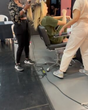 Mariana Molina Instagram - corre que a @streammaxbr liberou mais 5 episódios de #belezafatal e tá BRABOOO!
mais um pouquinho dos bastidores 😊
