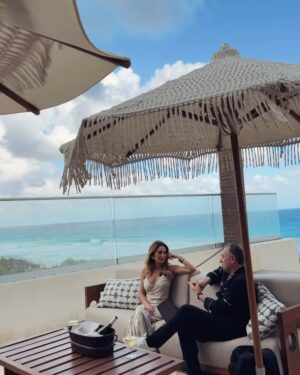 Mariana Torres Instagram - Gracias por este viaje increíble , será inolvidable . Y sobró todo GRACIAS por siempre tenerte ✨💕 @geraldinebazan 

Gracias @hyattvividgrandisland 

Gracias @vagogroup @vagotransfers