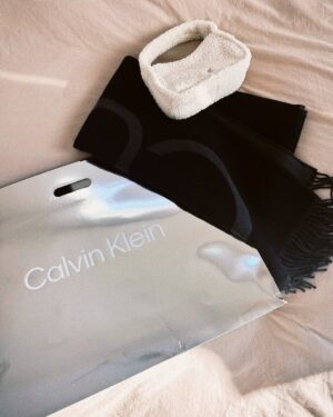 Mariya Nishiuchi Instagram - @calvinklein 
🎄🎁🎅🪅🫧🛍️
#ad