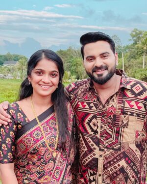 Mariya Prince Instagram - 😎♥️

Mangalyam Valsalyam Mahasangamam 🔥

📸 @beyond_photo_graphers ❣️

@mariyaprince_official @nithin_krish_official @zeekeralam
