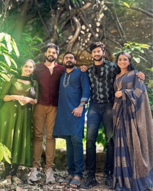 Mariya Prince Instagram - FRIENDS ♥️

Mangalyam & Valsalyam Mahasangamam 🔥

@krishna.revathi @actorsanalkrishna_official @pramodkrishnanpk @sachdev_s_pillai @mariyaprince_official