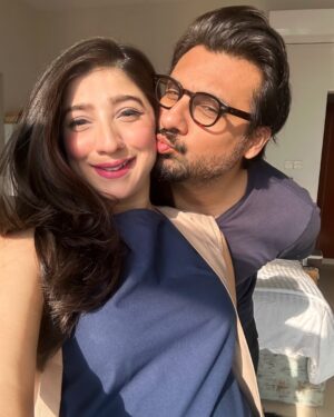Mariyam Nafees Instagram - • Discomfort apni jagah, fashion nai rukna chahye 🥲🤰🏼💙
Swipe to see my biggest distraction ♥️
@iamthamaan 

🧥: @ame.pret 
📷: @meer_clicks