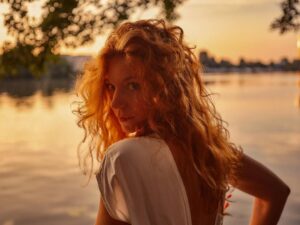 Marleen Lohse Instagram - Jetzt passiert es wirklich! ✨ Mein allererstes Album steht in den Startlöchern, und ich kann es kaum erwarten, es endlich mit euch zu teilen! 

Am 07.03.25 erscheint der erste Song – entstanden zusammen mit den großartigen @listentofins , #henrikmenzel und dem wunderbaren Team von @wagramstoriesberlin. Ich bin unglaublich gespannt, wie er euch gefallen wird!

Ab sofort könnt ihr den Song vorab speichern – den Pre-Save-Link findet ihr direkt in meiner Bio. 
Liebe Grüße 💫

📸: @lililand 

#MarleenLohse #NewMusic #Debütalbum #ComingSoon #Presave #neuewege