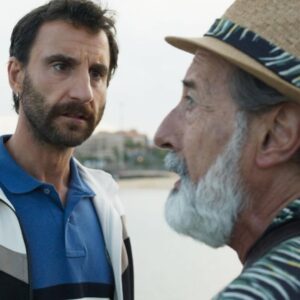 Marta Hazas Instagram - Entre la primera y la última foto ha pasado nuestra segunda película como productores. PLAYA DE LOBOS se titula. Segunda película de @veigajavier como director. 
La presentaremos en marzo en @festivalmalaga con motivo del ‘Premio Retrospectiva’ que el Festival concederá en esta edición a Guillermo Francella. 
El cielo que veis no tiene filtros, es uno de los muchos regalos preciosos, que no se pueden comprar,  que nos hemos llevado con el rodaje de esta película. Enhorabuena Guille!!!!

Gracias @danirovira y @guille_francella por vuestros trabajazos 🩵  Ojalá sea el primero de los muchos que os merecéis. Y gracias al equipo de la película por ser el equipo soñado dentro y fuera del set 
( unos cracks del voley playa también 🤣)

La última foto es en realidad el arranque, nos la hicimos en Buenos Aires  antes de saber todos los vinos, cenas, risas y aventuras que nos íbamos a echar en Fuerteventura, y siendo yo muy fan de este señor, que ahora lo soy más aún.
Qué suerte la mía por todo lo vivido y aprendido, ojalá la suerte nos acompañe. El trabajo está hecho, y de qué manera!!!
.
@mediolimonproducciones  @epos.cine @grupoizen #PlayadeLobos #Fuerteventura #BuenosAires #película #FestivaldeMalaga