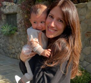 Mary Steenburgen Instagram - Life has been wonderfully ( and sometimes not so wonderfully) intense lately. I have been too busy to think about posting lately but today I’m going for it. The good and the bad. The good massively out weighs the bad, especially two little new babies in our life named Sonny and Tove. They are incredible blessings and we are so grateful to be a part of their little tribes.  Because Ted’s show is so wonderful, and Ted in it, we ended up going to lots awards shows, including one where he received The Carol Burnett Award at the Golden Globes Gala. Sitting next to one of my comedy heroes was just so meaningful to me. She is as magnificent as you think she might be. Last night at the SAG Awards Ted didn’t win but we had an amazing evening anyway. Part of the thrill was sitting next to my dear friend, Jane Fonda, and being blown away by her beautiful acceptance speech for her lifetime achievement award. 

I have a shot of the Palisades Fire that I took on the day it broke out- though we were more fortunate than a lot of people, it caused so much pain and heartbreak to so many, and Ted and I are trying to do what we can to help our city that we love.

The chocolate cake is an old favorite recipe and I made it for my granddaughter’s 13th birthday. 

There is a picture of myself and my Aunt Freda taken at her 100th birthday bash that we all threw for her in Arkansas. 

It’s been a crazy beginning of 2025! #blessed 

Hair @davestanwell, Makeup @lorencanbymakeup, Styling @katwaslike, SAG Dress & Jewelry @lever_couture @beladorajewelry, Golden Globes Gala Dress & Jewelry @moniquelhuillierofficial @anitakojewelry