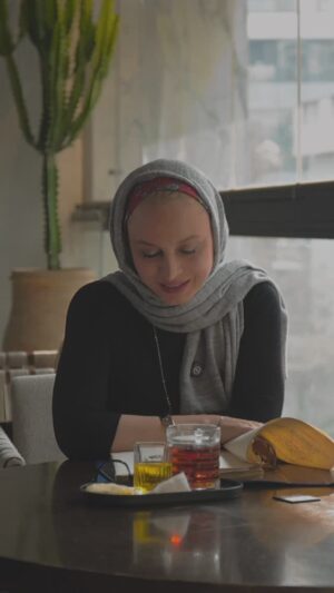 Maryam Kavyani Instagram - .
تا هستیم ارزش کنار هم بودن را بدانیم…💞
#کلاسور_آبی#مریم_کاویانی #قدردانی_از_مادر#خاطرات_کودکی 
…….

@maryam_kavyani