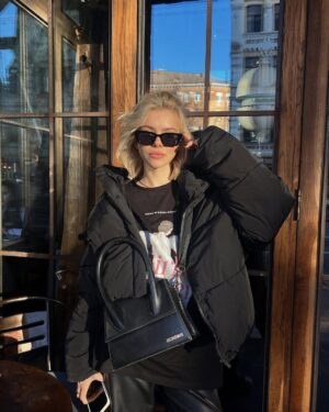 Masha Kondratenko Instagram - після такої жахливої ночі починаєш знов відчувати життя кожною клітинкою і бачиш прекрасне в дрібницях 🌼 сонечко сьогодні - як знак того, що все буде добре 💞

Як ви? 🙏🏻