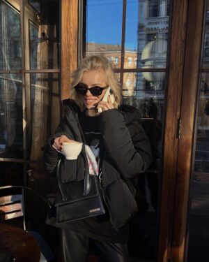Masha Kondratenko Instagram - після такої жахливої ночі починаєш знов відчувати життя кожною клітинкою і бачиш прекрасне в дрібницях 🌼 сонечко сьогодні - як знак того, що все буде добре 💞

Як ви? 🙏🏻