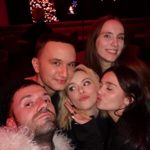 Masha Kondratenko Instagram - щаслива мати таких друзів ♥️ 
щаслива зустріти свої 25 саме так 🫂 

всім ще раз дякуую за привітання! люблю люблю 

P.S.: @sapience.kyiv дякую за атмосферу, музику і відчуття свята 🥹🫶🏼