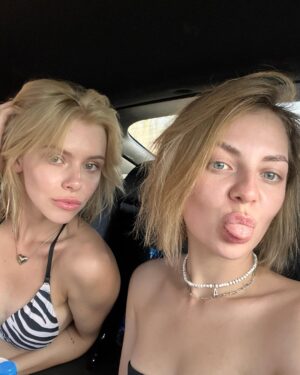 Masha Kondratenko Instagram - 25 🥳

що хочеться сказати?) я закохана в життя з усіма його неідеальностями. я закохана в людей, які поруч зі мною. я закохана в свою професію. 

вперше за багато років - я не писала підсумки року в контексті «що я могла зробити, але не зробила». я написала вдячності собі за все класне, що зі мною сталось за цей рік. а сталось дуже багато♥️ 
я вдячна своїм батькам за те, що можу жити на цій планеті. за те, що вони мене виховали такою, яка я є) і своїм друзям за те, що формуєте мене і розділяєте всі етапи мого життя та становлення💞 

єдине і найголовніше - хочеться миру.  і хочеться просто бути щасливою 🫶🏼 Дякую всім за привітання і теплі слова!! Дякую вам за те, що ви в мене є. 

Люблю, міцно обіймаю через кілометри і дистанції