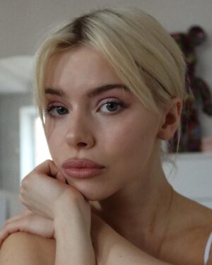 Masha Kondratenko Instagram - один з сумних ранків Марії Ігорівни. Вже всіх накрив цей ретроградний Меркурій , чи це тільки я одна?