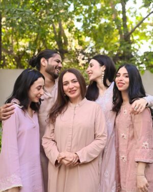 Mashal Khan Instagram - Eid mubarak from me and mine to you and yours💕✨
May all of your jayiz duas be accepted 
May your family be safe and healthy
May you love and be loved completely and deeply 
May you be safe from nazar and hassad 
May your friends protect you and make you laugh endlessly 
May your hearts soften toward animals 
May you choose kindness, especially in the face of adversity 
May Allah tala be soft with you 
And more than anything, today and every day, FREE P@L3ST!N3 

Wearing @ansabjahangirstudio 
Hair and make up @astelbhatti 
Photography @saadmunir.1