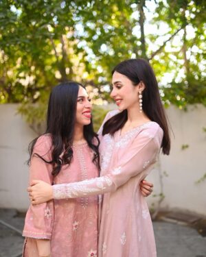 Mashal Khan Instagram - Eid mubarak from me and mine to you and yours💕✨
May all of your jayiz duas be accepted 
May your family be safe and healthy
May you love and be loved completely and deeply 
May you be safe from nazar and hassad 
May your friends protect you and make you laugh endlessly 
May your hearts soften toward animals 
May you choose kindness, especially in the face of adversity 
May Allah tala be soft with you 
And more than anything, today and every day, FREE P@L3ST!N3 

Wearing @ansabjahangirstudio 
Hair and make up @astelbhatti 
Photography @saadmunir.1