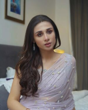 Mashal Khan Instagram - A never-ending love affair with sarees🕊

Make up and hair @astelbhatti💕
Wearing @farahtalibaziz💕
