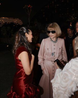 Masoom Mehta Instagram - Welcoming Dame Anna Wintour on her first trip to Dubai... ✨

From witnessing Condé Nast Traveller’s iconic #GoldList to Dame Anna Wintour’s admiration for @diviathani, (my personal favorite & a true trailblazer redefining travel media on a global scale) the best of travel & storytelling truly came alive. 

@condenast @condenasttraveller @jumeirahbeachhotel