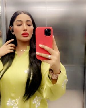 Mathira Instagram - My goal is to live a soft life. No anger, no unforgiveness, no resentment... those things bring struggle, sickness, and hate. I just want love, good energy, a good heart, and peace.  #mathira