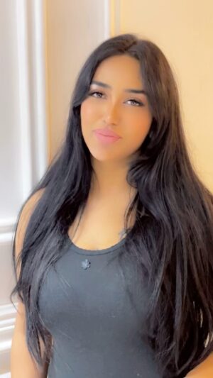 Mathira Instagram - “These hair care products have truly transformed my hair! Experience the magic for yourself and see the difference. #HairTransformation #BestHairCare”
#hairharbor 
@hair_harbor.pk