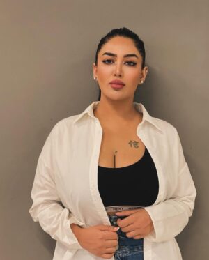 Mathira Instagram - I am an old soul. I love genuine kindness. I love compassion.
I love poetry. I love soul connection. I love old books.
I love deep conversations. I love depth. I love rawness. ♠️🪬