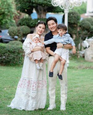 Matika Arthakornsiripho Instagram - First family photo of the year! Here’s to making more memories and embracing all the good things coming our way in 2025. ✨ #NewYear #FamilyTime #Blessed#vincentjurangkool #violajurangkool