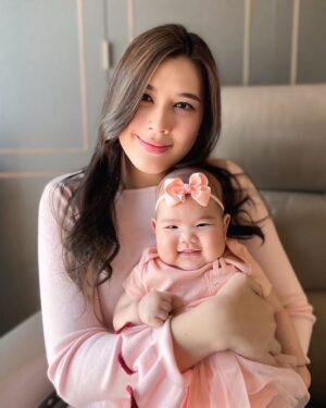Matika Arthakornsiripho Instagram - ยิ้มทีแก้มปริแบบนี้☺️ @muutriglow เค้าทำดีทำถึง ช่วยบำรุงน้ำนมคุณแม่หลังคลอด ให้น้องเติบโตแข็งแรง มีพัฒนาการที่ดี และยังช่วยให้คุณแม่ผิวสดใสไม่โทรม ช่วยเพิ่มความมั่นใจให้กับคุณแม่กู้หุ่นสวยกลับมาได้ไวอีก #ตัวช่วยหลังคลอดดีดีที่บีอยากบอกต่อ ❤️

✨ The secret to happy, healthy growth is here! – Muutriglow.

ปีใหม่นี้ มอบสิ่งดีๆ ให้คนที่คุณรัก 💝 ดูแลกันด้วยความใส่ใจง่ายๆ กดสั่งซื้อได้ ได้ที่ตัวแทนจำหน่ายทั่วประเทศเลยค่าาา

#muutrigow #มูทริโกลว์ #บีมาติกา #พระแม่มาติกา #บำรุงน้ำนมแม่