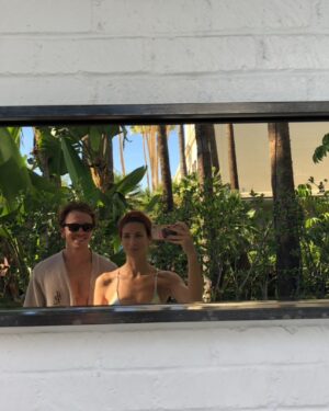 Matilde Breyner Instagram - No dia 10 de Fevereiro fizemos anos de namoro. 
São 9 anos a tirar fotos contra o espelho. Algumas até são do tempo em que se tirava fotografias na horizontal.
Happy Valentine’s ♥️
A melho está fim 📸