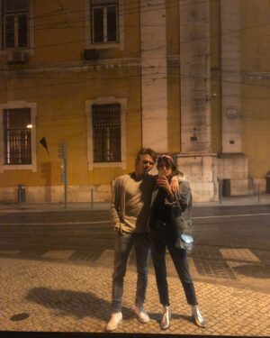 Matilde Breyner Instagram - No dia 10 de Fevereiro fizemos anos de namoro. 
São 9 anos a tirar fotos contra o espelho. Algumas até são do tempo em que se tirava fotografias na horizontal.
Happy Valentine’s ♥️
A melho está fim 📸
