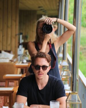 Matilde Breyner Instagram - No dia 10 de Fevereiro fizemos anos de namoro. 
São 9 anos a tirar fotos contra o espelho. Algumas até são do tempo em que se tirava fotografias na horizontal.
Happy Valentine’s ♥️
A melho está fim 📸