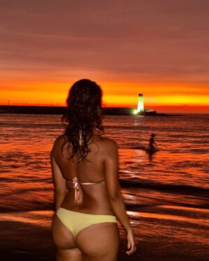 Mayella Lloclla Instagram - Un Momento mágico que el sol y el mar nos regalan 🌅

#sunset #sunset_pics #sunsetlovers #sunset_madness #atardecer #ocaso #sunsetsky #subsetbeach #mayellalloclla