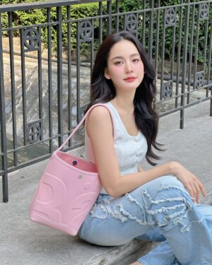 Maylada Susri Instagram - มองซ้ายมองขวาได้ แต่อย่ามองข้ามนะค้าบ🥰🩷

#RallyTheBagWhisperValentinesLimited
#RallyTheBagWhisper
#RallyMovement