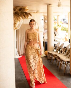 Mayra Farret Instagram - You need goals that give you goosebumps. 
Friends that give you energy.
Lovers that give you butterflies. 
A mission that makes it impossible to sleep and irresistible to wake up. 
It feels like fireworks inside your mind. 
So, use excitement as a compass. 
It shows you exactly where to go.

- Zach Pogrob

Runway producer @fashiontastemakerstx by @mayrafarret 
Haute Couture Designer @stellanolasco @stellanolascothedesigner 
Resortwear @aguaclaraofficial 
Location @bistr09 
Camera @miguelfloresphotography 
Decor @moraleseventdecorator 
Models @dx2_fashion_models
Make up @pearlishglam_bythais