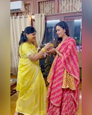 Meenakshi Dixit Instagram - Shivamayee✨🔱

हर ओर शिव, हर श्वास में शिव, हर स्पंदन में शिव…
शिव ही आराध्य, शिव ही संकल्प, शिव ही परमानंद!

हर हर महादेव! शिव की कृपा आप सभी पर बनी रहे। 🙏✨

#Mahashivratri #Shivamayee #HarHarMahadev #Trimbakeshwar #ShivaBhakti #trambakeshwar