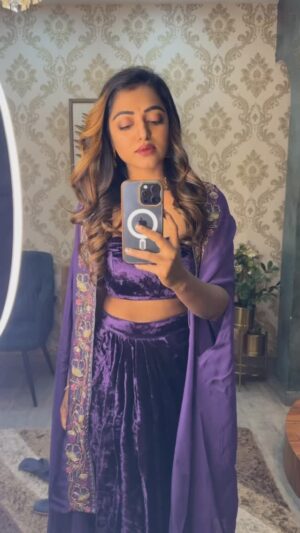 Meera Anil Instagram - Beautiful outfit from @threadledesigns_bridal ❤️❤️

Hair do @vksbeautylounge 

Managed by @excelanchors