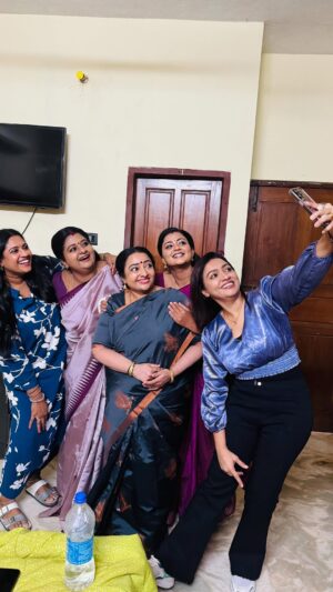 Meera Krishna, Meera Siva Instagram - Unexpected reel with special guests… #reels #trending #intstagram #instagood #artist #sirakadikkaaasai #starvijay #tamil #vijaytelevision #malayalam.
.
.
.
.
.

.
.
.
.
.
.
#anilasreekumar #malayalam #telugu #asianet #muthumeena #sirakadikaaasaiserial #instalikes #insta #pavithram #mazhavil #mazhavilmanorama  #serial