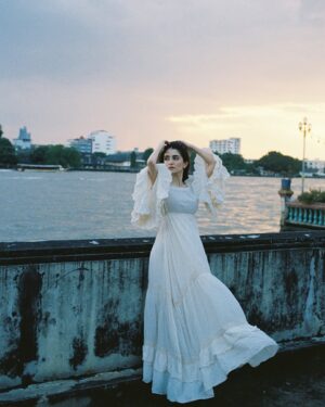 Meerub Ali Instagram - fairytale in a film

stylist: @aarindanoor 
photo: @a2m.film_