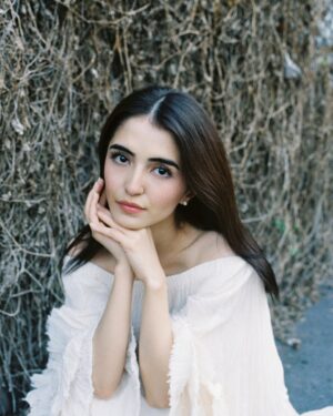 Meerub Ali Instagram - fairytale in a film

stylist: @aarindanoor 
photo: @a2m.film_