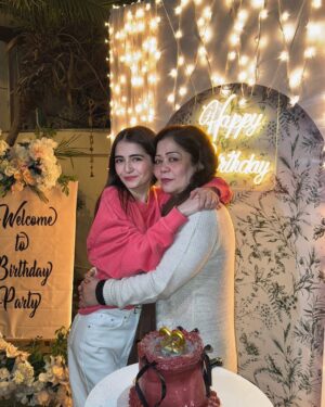 Meerub Ali Instagram - my mom threw me the cutest birthday surprise

ps my friends surprised me by wearing sweatshirts with a phrase i use a lot

pps happy birthday @zawairali i love u