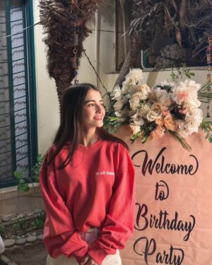 Meerub Ali Instagram - my mom threw me the cutest birthday surprise

ps my friends surprised me by wearing sweatshirts with a phrase i use a lot

pps happy birthday @zawairali i love u