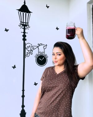 Megha Ghosh Instagram - 𝗠𝗮 𝗙𝗮𝘃𝗼𝗿𝗶𝘁𝗲 𝗕𝗲𝗲𝘁𝗿𝗼𝗼𝘁 𝗝𝘂𝗶𝗰𝗲🧉

𝗣𝗹𝗲𝗮𝘀𝗲 𝗪𝗮𝘁𝗰𝗵 𝗠𝘆 𝗦𝗼𝗻𝗴, 𝗟𝗶𝗻𝗸 𝗶𝗻 𝗕𝗶𝗼🔥🔥

🌸🌼🌸🌼𝗠𝗶𝘀𝘀 𝗬𝗼𝘂 𝗣𝗮𝗽𝗮🌼🌸🌼🌸😞💔

✵

✵

✵

✵

✵

✵

✵

#odisha #odisha_igers #odishagram  #kolkatareels #kolkatareels❤️❤️❤️ #kolkataphotography #kolkatafashionblogger #kolkatamodel #kolkatablogger #kolkatabloggerstyle😍❤️ #bengali #bengalifood #bengalicuisine #bengalifoodblogger #kolkatasutra #kolkatadiaries #MeghaGhosh ❤️‍🔥