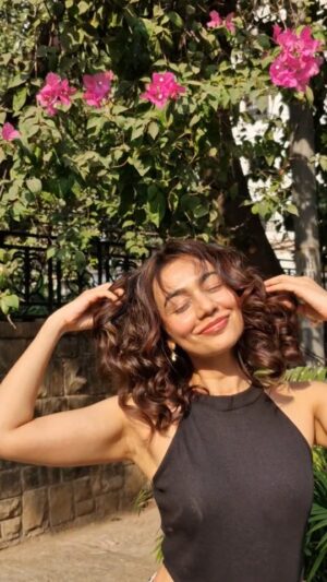 Meghana Kaushik Instagram - NEW YEAR, NEW HAiR 🤎💛🤎
.
.
.
Went with the hair color of the year = Mocha Mousse 🥰😍🤩 and m obsessed . Coz why not???? 🤎💫🤌
Thank you @makeover_by_anis .
.
.
.
#hairgoals #haircolour #chocolate #mocha #hairtherapy #curlybeauties #curlyhair #curls #meghanakaushik #fyp #explorepage #explore #hairtransformation #hairfashion