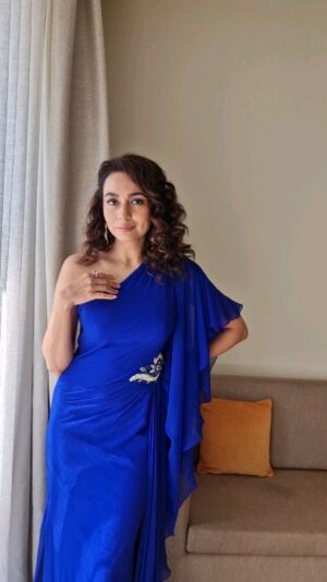 Meghana Kaushik Instagram - Do You LOVE What You See?? 🩵💙🩵
.
.
LOVING MY NEW HAIR 🤌 chocolate browns are the color of the year 🤎🤎🤎
.
THis stunning Silhouette by @reemaanandlabel
Is pure LOVE 🩵🩵💙
.
Also this stunning handwoven bag by @3.10byguggi
🤌🫶💫 how gorgeous 😍 
.
.
.
.
.
.
( Gown, new hair , hair color, browns , chocolate, handbag, designer, fashion, selflove, meghana kaushik )
.
.
.
.
.
.
#meghanakaushik #fyp #fashiongram #explore #gorgeous #actor #travelwithmk #newhair #hairstyle