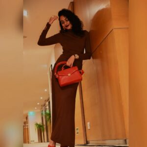 Meghana Kaushik Instagram - HOT CHOCOLATE with Cranberry anyone??? 🤎🖤🤎
.
.
Bag @hidesignhq
.
.
.
( winter, winter fashion, date Night, classy, formal , sexy , chic, brown, red, ootd) 
.
.
.
.
.
.
.
.
#ootd #datenight #winteroutfit #chic #slay #meghanakaushik #brown #fyp #explorepage #explore