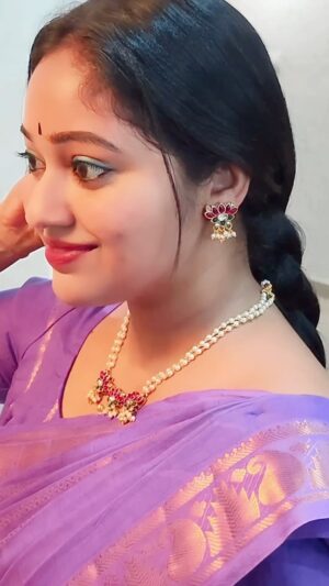 Meghna Vincent Instagram - Sareekku pattiya oru ornament select cheythalo Ornaments : @bhandhura
#trendingreels #trending #reels #oranament