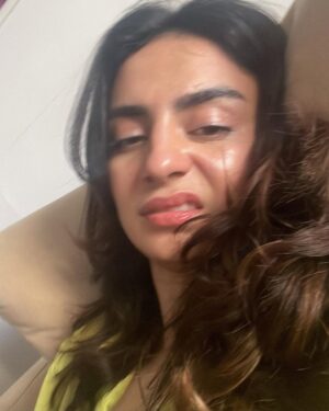 Mehar Bano Instagram - My daily faces as per me and my husbands WhatsApp conversations ft. @mahya.jewellery
Kurta in first slide from @zainabsalmanofficial