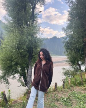 Mehar Bano Instagram - from party girl to poetic sulker