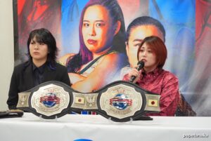 Meiko Satomura Instagram - 3.19代々木第二体育館
『THE TOP of JOSHI WRESTLING』
記者会見でした。

🔴3月19日(水)🔴
国立代々木競技場第二体育館大会
18:30試合開始

◆全対戦カード◆

第1試合 シングルマッチ 10分1本勝負
Maria vs 愛海

第2試合 8人タッグマッチ　15分1本勝負
YUNA & 鈴木ユラ & 炎華 & ZONES
vs
ニナ・サミュエル & 優宇 & VENY & レナ・クロス

第3試合 シングルマッチ 15分1本勝負
シン・広田さくら vs ジャガー横田

第4試合 6人タッグマッチ 15分1本勝負
アジャコング&井上京子&井上貴子
vs
岡優里佳&永島千佳世&水波綾

第5試合 ハードコアマッチ 20分1本勝負
世羅りさ vs DASH・チサコ

第6試合 
センダイガールズワールドジュニア選手権試合 30分1本勝負
（挑戦者）さくらあや vs Chi Chi（王者）
※第9代王者 4度目の防衛戦

セミファイナル
センダイガールズワールドタッグ選手権試合 30分1本勝負
（挑戦者）舞華 & HANAKO＜杯 High Mate＞
　vs
（王者）岩田美香 & 高瀬みゆき＜赫覚醒＞
※第23代王者 初防衛戦

メインイベント
センダイガールズワールド選手権試合 30分1本勝負
（挑戦者）橋本千紘 vs 里村明衣子（王者）
※第16代王者 初防衛戦

カメラマン・ぺぺ田中
#SENJO #代々木第二体育館　#stardom