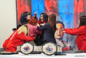 Meiko Satomura Instagram - 3.19代々木第二体育館
『THE TOP of JOSHI WRESTLING』
記者会見でした。

🔴3月19日(水)🔴
国立代々木競技場第二体育館大会
18:30試合開始

◆全対戦カード◆

第1試合 シングルマッチ 10分1本勝負
Maria vs 愛海

第2試合 8人タッグマッチ　15分1本勝負
YUNA & 鈴木ユラ & 炎華 & ZONES
vs
ニナ・サミュエル & 優宇 & VENY & レナ・クロス

第3試合 シングルマッチ 15分1本勝負
シン・広田さくら vs ジャガー横田

第4試合 6人タッグマッチ 15分1本勝負
アジャコング&井上京子&井上貴子
vs
岡優里佳&永島千佳世&水波綾

第5試合 ハードコアマッチ 20分1本勝負
世羅りさ vs DASH・チサコ

第6試合 
センダイガールズワールドジュニア選手権試合 30分1本勝負
（挑戦者）さくらあや vs Chi Chi（王者）
※第9代王者 4度目の防衛戦

セミファイナル
センダイガールズワールドタッグ選手権試合 30分1本勝負
（挑戦者）舞華 & HANAKO＜杯 High Mate＞
　vs
（王者）岩田美香 & 高瀬みゆき＜赫覚醒＞
※第23代王者 初防衛戦

メインイベント
センダイガールズワールド選手権試合 30分1本勝負
（挑戦者）橋本千紘 vs 里村明衣子（王者）
※第16代王者 初防衛戦

カメラマン・ぺぺ田中
#SENJO #代々木第二体育館　#stardom
