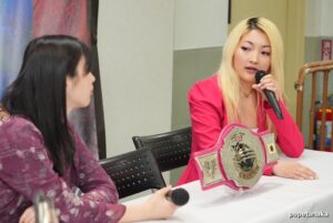 Meiko Satomura Instagram - 3.19代々木第二体育館
『THE TOP of JOSHI WRESTLING』
記者会見でした。

🔴3月19日(水)🔴
国立代々木競技場第二体育館大会
18:30試合開始

◆全対戦カード◆

第1試合 シングルマッチ 10分1本勝負
Maria vs 愛海

第2試合 8人タッグマッチ　15分1本勝負
YUNA & 鈴木ユラ & 炎華 & ZONES
vs
ニナ・サミュエル & 優宇 & VENY & レナ・クロス

第3試合 シングルマッチ 15分1本勝負
シン・広田さくら vs ジャガー横田

第4試合 6人タッグマッチ 15分1本勝負
アジャコング&井上京子&井上貴子
vs
岡優里佳&永島千佳世&水波綾

第5試合 ハードコアマッチ 20分1本勝負
世羅りさ vs DASH・チサコ

第6試合 
センダイガールズワールドジュニア選手権試合 30分1本勝負
（挑戦者）さくらあや vs Chi Chi（王者）
※第9代王者 4度目の防衛戦

セミファイナル
センダイガールズワールドタッグ選手権試合 30分1本勝負
（挑戦者）舞華 & HANAKO＜杯 High Mate＞
　vs
（王者）岩田美香 & 高瀬みゆき＜赫覚醒＞
※第23代王者 初防衛戦

メインイベント
センダイガールズワールド選手権試合 30分1本勝負
（挑戦者）橋本千紘 vs 里村明衣子（王者）
※第16代王者 初防衛戦

カメラマン・ぺぺ田中
#SENJO #代々木第二体育館　#stardom