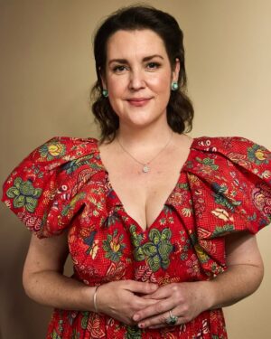 Melanie Lynskey Instagram - I was so honoured to present at the @filmindependent Spirit Awards yesterday- in a category full of incredible actors where any one would have been an amazing choice, I was delighted to get to give the trophy to the singularly brilliant @mrrichardgadd for Baby Reindeer (flip to second slide to see my absolute joy at meeting him). 
Thank you to @imdb for these lovely photos by @unicornfightclub 
Thank you to my amazing publicist @bri_face_killa for the picture of me and Richard. 
Styling by @misha_rudolph_stylist in an @ullajohnson that HAS POCKETS and is a dream and the most incredible @martinkatzjewels emeralds and diamonds. @gucci shoes that are cute and comfy. 
Thank you sweetest @kmannmakeup and @dickycollins for making me feel ready to leave my house and being so lovely to be around. ❤️
@nailsbyshige manicure still holding on!!!!